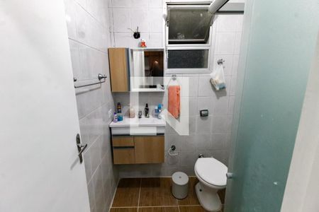 Banheiro de apartamento à venda com 2 quartos, 72m² em Chácara Agrindus, Taboão da Serra