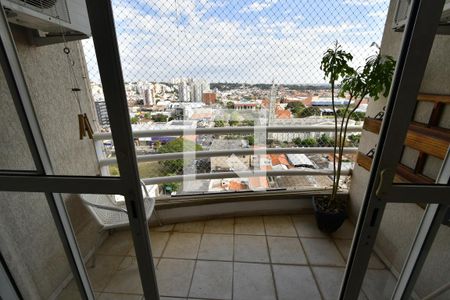 Sacada de apartamento para alugar com 3 quartos, 93m² em Taquaral, Campinas
