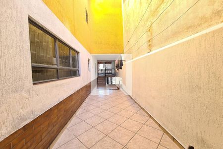 Casa para alugar com 191m², 3 quartos e 2 vagasCorredor