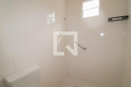 Banheiro de kitnet/studio para alugar com 1 quarto, 28m² em Vila Mazzei, São Paulo
