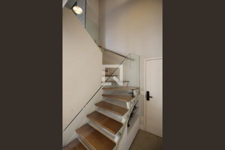 Apartamento à venda com 105m², 3 quartos e 2 vagasEscada