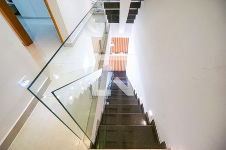 Escada de casa à venda com 2 quartos, 140m² em Vila Carrão, São Paulo