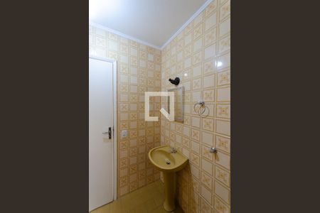 Banheiro de kitnet/studio para alugar com 1 quarto, 34m² em Partenon, Porto Alegre