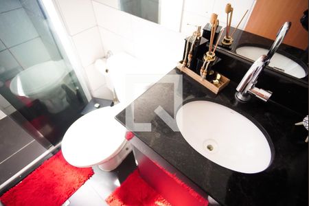 Banheiro de apartamento à venda com 2 quartos, 47m² em Empresarial do Mandu, Contagem