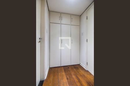 Corredor de apartamento para alugar com 1 quarto, 54m² em Alphaville Industrial, Barueri