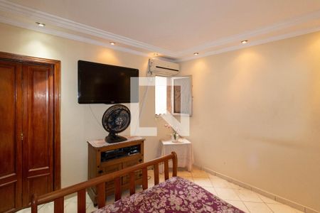 Casa à venda com 230m², 3 quartos e 3 vagas Casa à venda com 230m², 3 quartos e 3 vagasSuíte