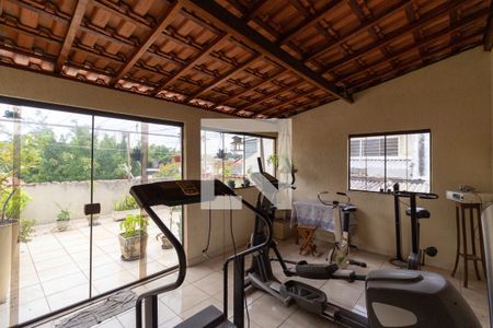 Casa à venda com 230m², 3 quartos e 3 vagas Casa à venda com 230m², 3 quartos e 3 vagasAcademia