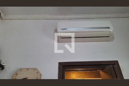 Detalhe da sala de casa de condomínio para alugar com 2 quartos, 209m² em Vila Tupi, Praia Grande
