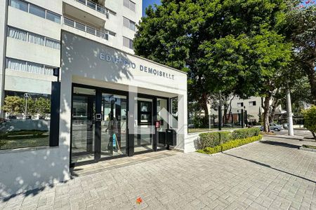 Apartamento para alugar com 140m², 3 quartos e 3 vagas Apartamento para alugar com 140m², 3 quartos e 3 vagasFachada