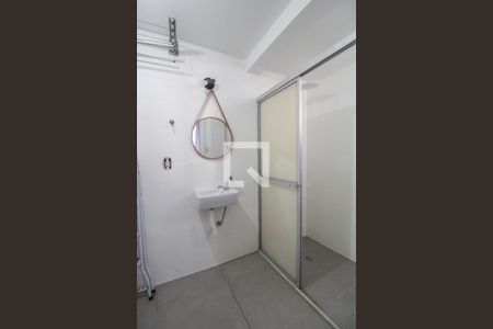 Banheiro e Área de Serviço de kitnet/studio para alugar com 1 quarto, 37m² em Vila Itapura, Campinas