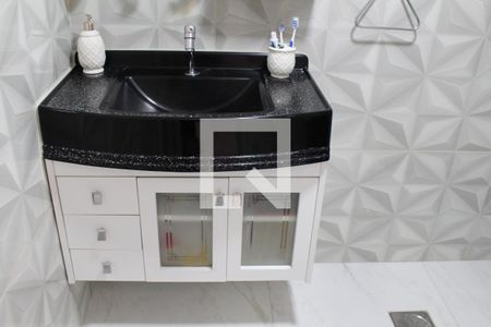 Casa à venda com 170m², 4 quartos e 1 vagaBanheiro