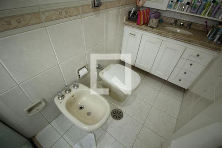 Apartamento à venda com 220m², 4 quartos e 4 vagasBanheiro 2