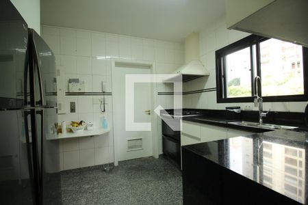 Apartamento à venda com 220m², 4 quartos e 4 vagasCozinha