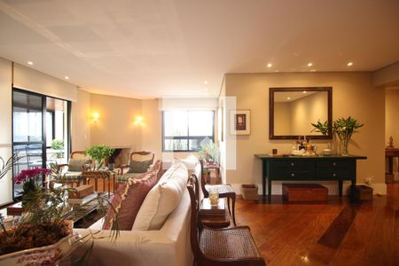 Sala de apartamento à venda com 4 quartos, 220m² em Paraíso do Morumbi, São Paulo