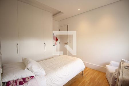 Apartamento à venda com 220m², 4 quartos e 4 vagasQuarto 5