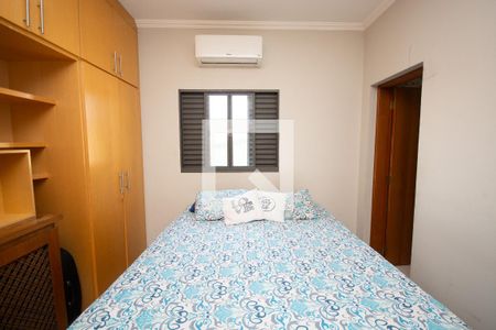 Casa à venda com 400m², 5 quartos e 9 vagas Casa à venda com 400m², 5 quartos e 9 vagasQuarto 2