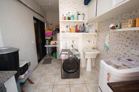 Casa à venda com 400m², 5 quartos e 9 vagas Casa à venda com 400m², 5 quartos e 9 vagasÁrea de Serviço