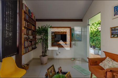 Sala de TV de casa para alugar com 4 quartos, 300m² em Castelo, Belo Horizonte