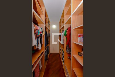 Casa à venda com 250m², 3 quartos e 4 vagas Casa à venda com 250m², 3 quartos e 4 vagasQuarto 1 - closet