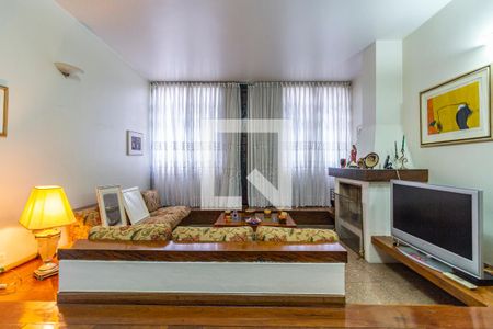 Sala de casa à venda com 3 quartos, 244m² em Vila Madalena, São Paulo