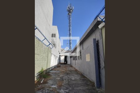 Casa à venda com 487m², 2 quartos e 2 vagasTerreno Lateral alugado para claro