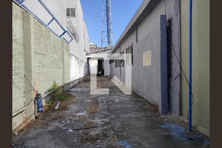 Casa à venda com 487m², 2 quartos e 2 vagasTerreno Lateral alugado para claro