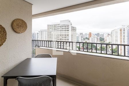 Varanda da Sala/Cozinha de apartamento para alugar com 1 quarto, 31m² em Moema, São Paulo