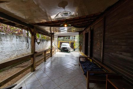 Casa à venda com 500m², 3 quartos e 3 vagas Casa à venda com 500m², 3 quartos e 3 vagasVaranda