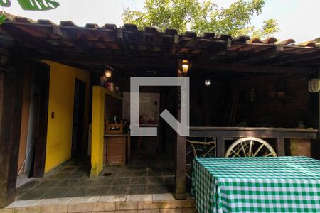 Casa à venda com 500m², 3 quartos e 3 vagas Casa à venda com 500m², 3 quartos e 3 vagasVaranda