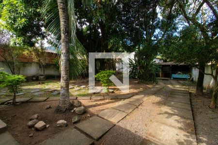 Casa à venda com 500m², 3 quartos e 3 vagas Casa à venda com 500m², 3 quartos e 3 vagasQuintal