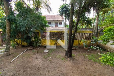 Casa à venda com 500m², 3 quartos e 3 vagas Casa à venda com 500m², 3 quartos e 3 vagasÁrea externa