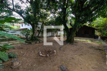 Casa à venda com 500m², 3 quartos e 3 vagas Casa à venda com 500m², 3 quartos e 3 vagasQuintal