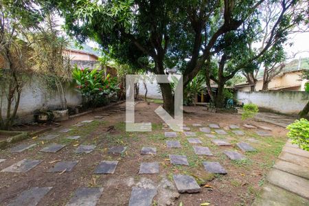 Casa à venda com 500m², 3 quartos e 3 vagas Casa à venda com 500m², 3 quartos e 3 vagasÁrea externa