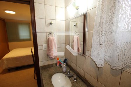 Apartamento à venda com 100m², 3 quartos e 2 vagasQuarto 1 - Banheiro