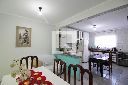 Casa à venda com 334m², 4 quartos e 2 vagasCopa e Cozinha 