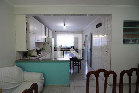 Casa à venda com 334m², 4 quartos e 2 vagasCopa e Cozinha 