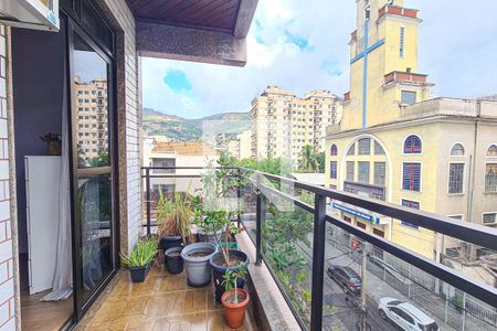 Apartamento à venda com 142m², 4 quartos e 3 vagas Apartamento à venda com 142m², 4 quartos e 3 vagasVaranda Quarto 2