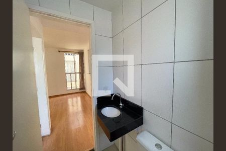 Banheiro de apartamento para alugar com 2 quartos, 48m² em Califórnia, Belo Horizonte
