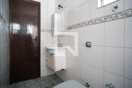 Casa à venda com 180m², 3 quartos e 2 vagasBanheiro 2