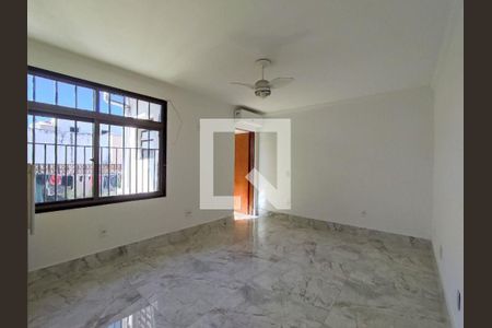 Casa à venda com 4 quartos, 165m² em Jardim das Vertentes, São Paulo