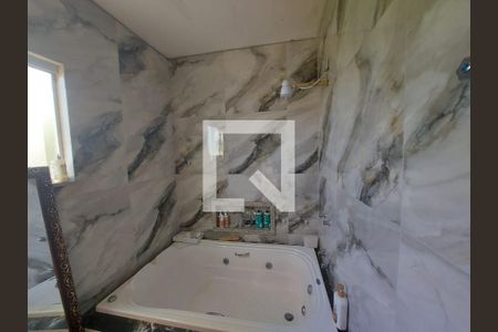 Casa à venda com 240m², 4 quartos e 10 vagasBanheiro 2