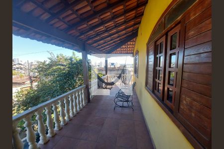 Casa à venda com 240m², 4 quartos e 10 vagasVaranda