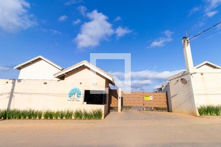Casa de condomínio para alugar com 87m², 2 quartos e 2 vagas Casa de condomínio para alugar com 87m², 2 quartos e 2 vagasFachada e portaria