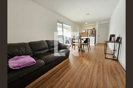 Sala de apartamento à venda com 3 quartos, 77m² em Vila Suzana, São Paulo