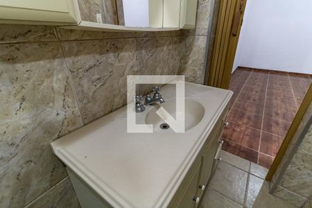Casa à venda com 70m², 2 quartos e 2 vagas Casa à venda com 70m², 2 quartos e 2 vagasBanheiro da Suíte