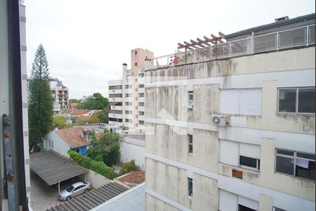Sala - Vista de apartamento para alugar com 3 quartos, 73m² em Higienópolis, Porto Alegre