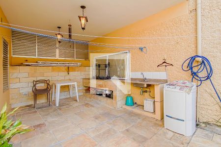 Casa à venda com 304m², 5 quartos e 3 vagasChurrasqueira