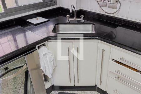 Casa à venda com 304m², 5 quartos e 3 vagasCozinha