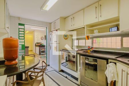 Casa à venda com 304m², 5 quartos e 3 vagasCozinha