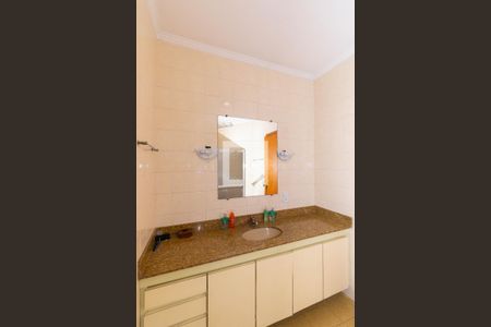 Casa à venda com 359m², 3 quartos e 4 vagasBanheiro 2